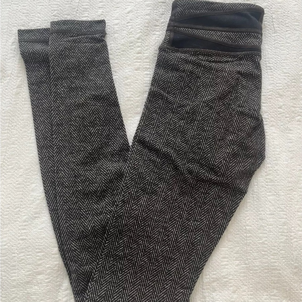 Lululemon Women’s Herringbone Warm Legging Size 2 Black White Grey Purple